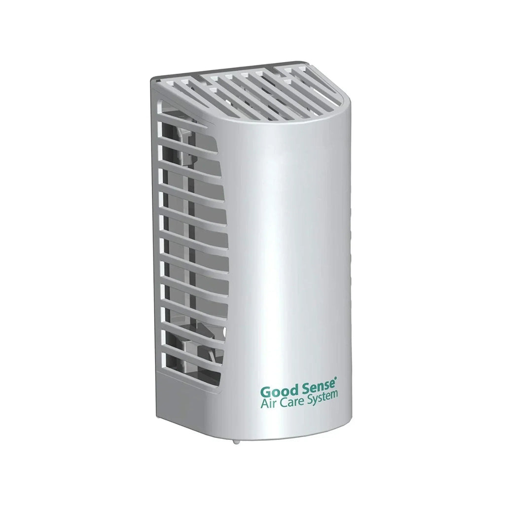 Dispensador de pared Good Sense 60 Days instalado en un pasillo de hotel, mostrando su diseño discreto.